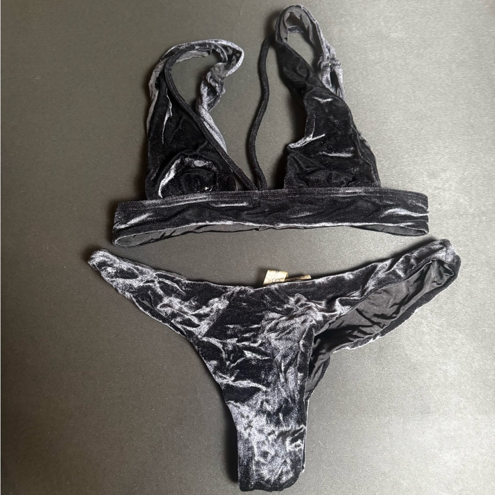 Beach Bunny Black Velvet Bikini Set XS Triangle Top Thong Bottom - Picture 1 of 4